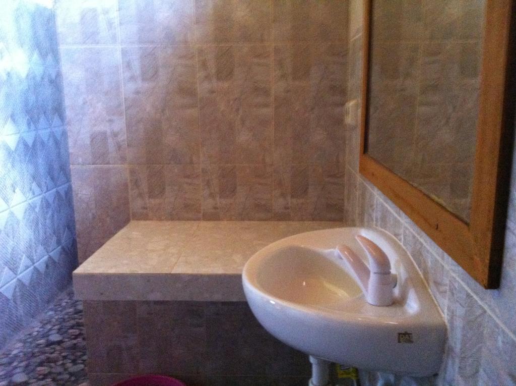 Dinoyin Bungalows Gili Meno Habitación foto